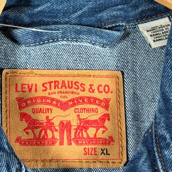Levis Trucker Jacket Mens XL Blue Denim AAPI Night 2024 Thuy 72334-0130 NWT - Picture 8 of 15